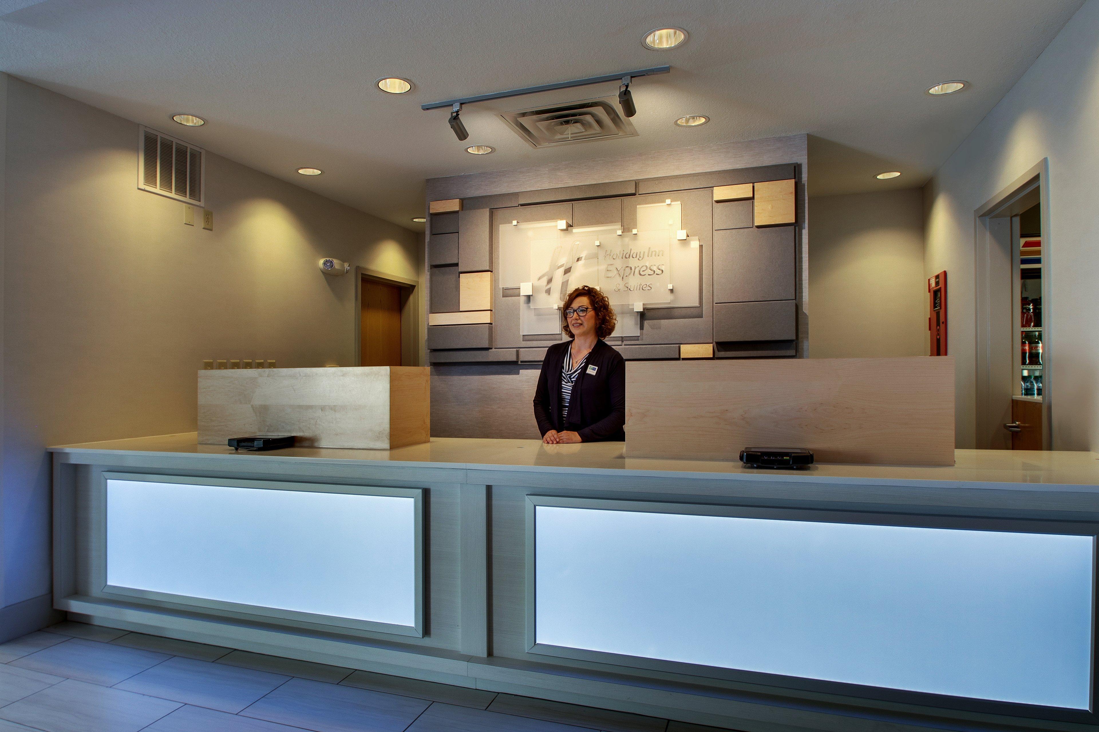 Holiday Inn Express Hotel & Suites Morris By Ihg Exterior photo