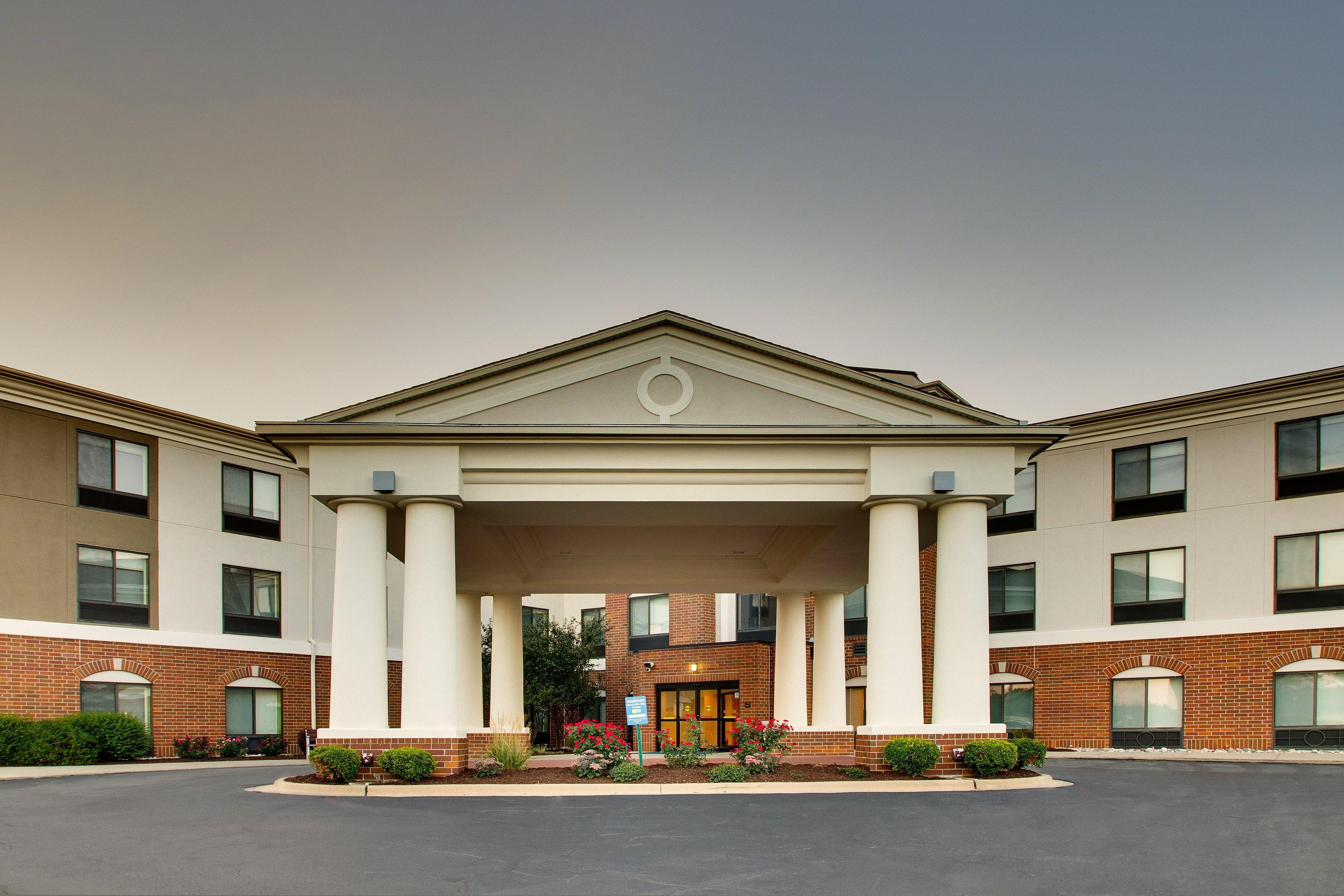 Holiday Inn Express Hotel & Suites Morris By Ihg Exterior photo
