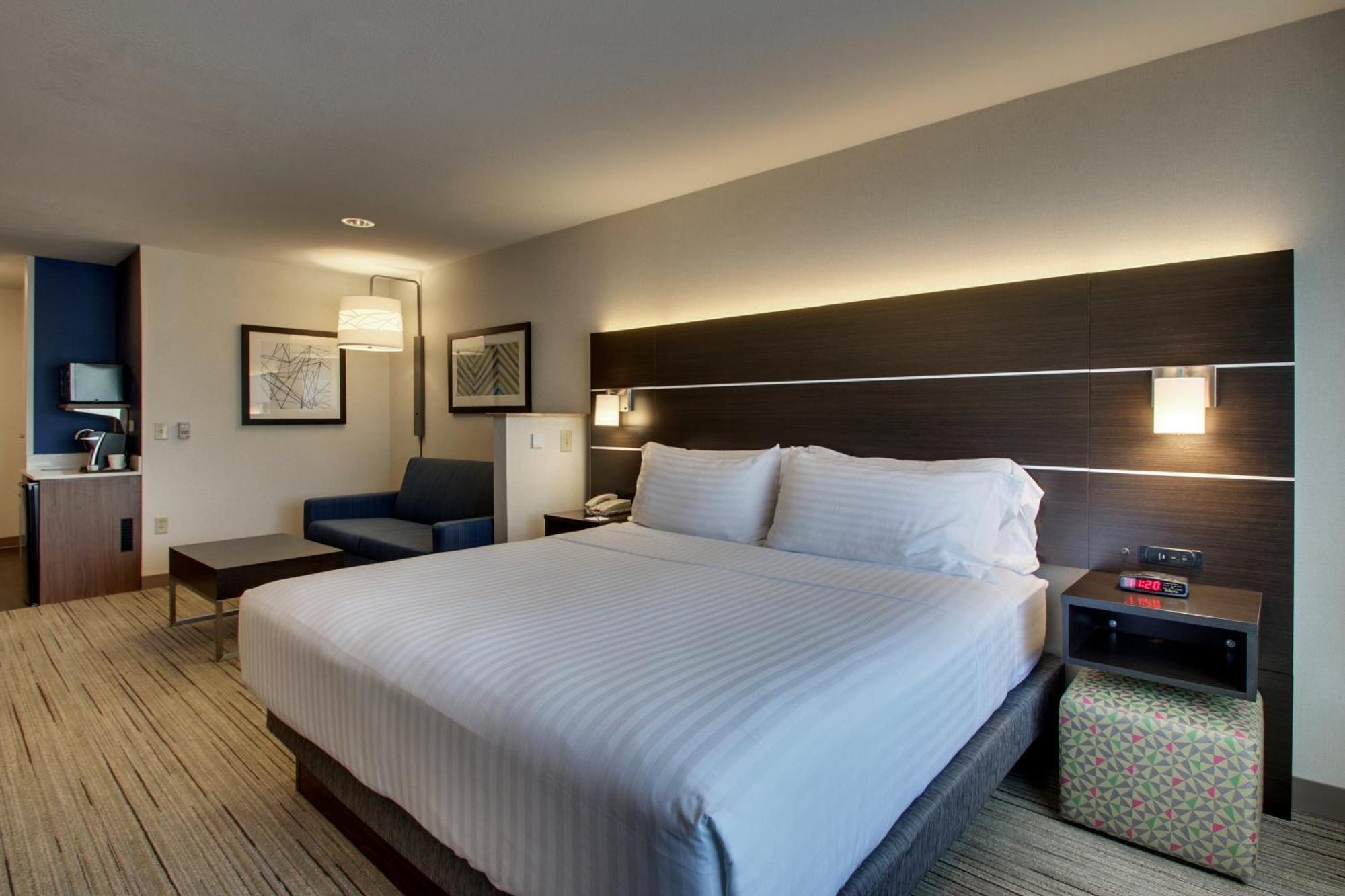 Holiday Inn Express Hotel & Suites Morris By Ihg Exterior photo